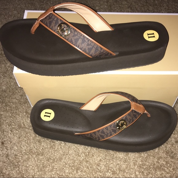 Last 1 Michael kors gage flip flops - Picture 2 of 7